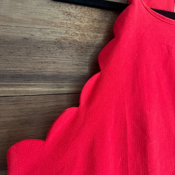 Sleeveless High Neck Tank w/Scalloped Hem - Picture 2 of 5